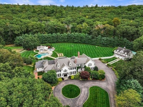 8 Hamlins Xing, Dover MA 02030