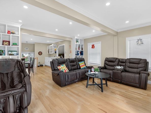 11 Rockefeller St, Randolph MA 02368