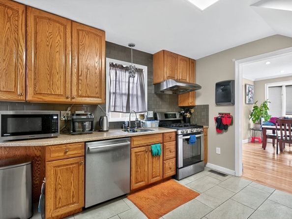 11 Rockefeller St, Randolph MA 02368
