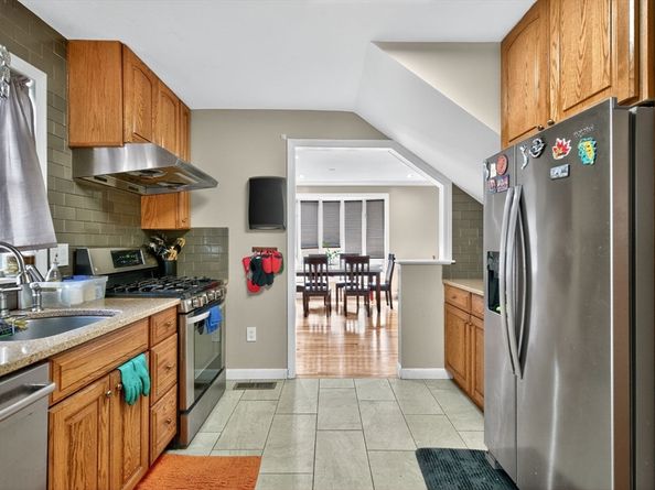 11 Rockefeller St, Randolph MA 02368