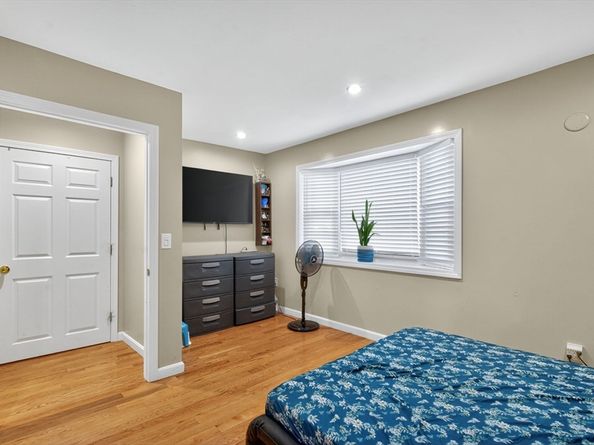 11 Rockefeller St, Randolph MA 02368