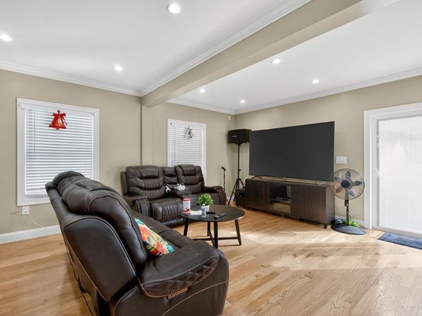 11 Rockefeller St, Randolph MA 02368