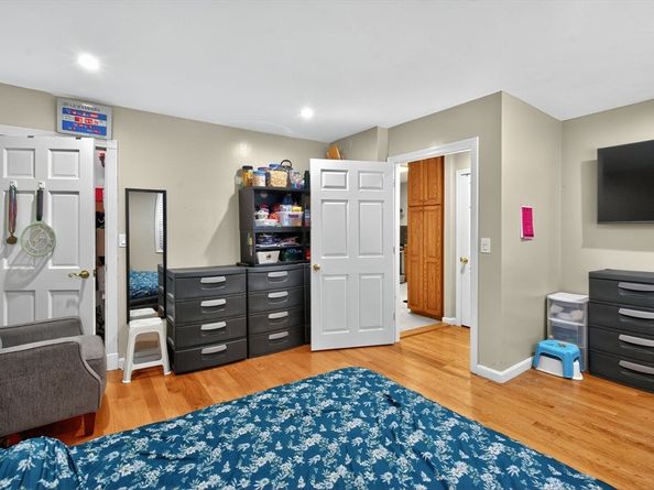 11 Rockefeller St, Randolph MA 02368