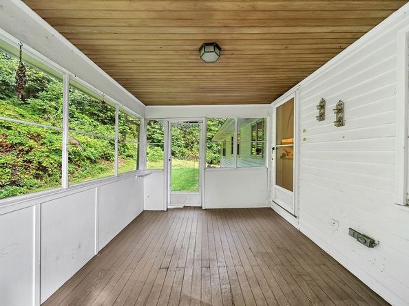 34 Jodie Rd, Framingham MA 01702