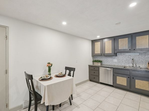 12 Walker Rd 6, North Andover MA 01845