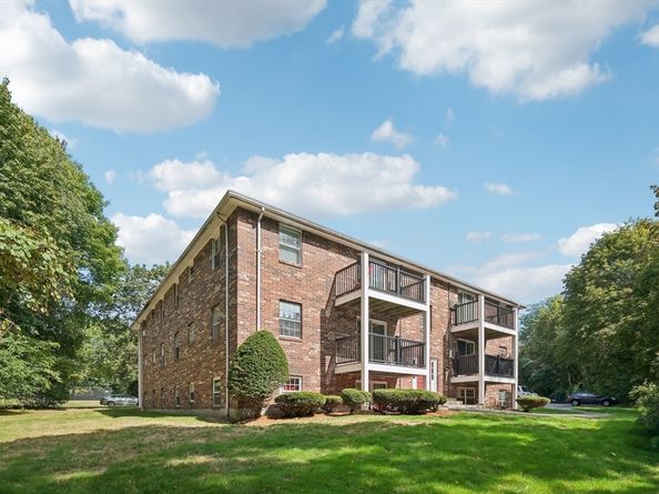 12 Walker Rd 6, North Andover MA 01845
