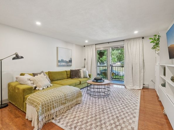 12 Walker Rd 6, North Andover MA 01845