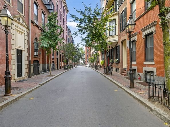 69 Myrtle Street 2, Boston MA 02114