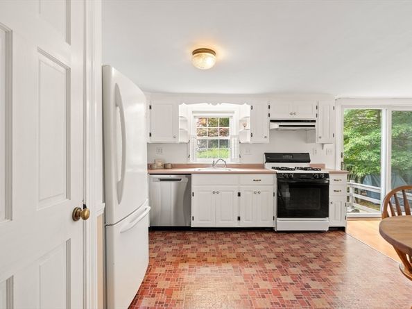 100 Village St., Marblehead MA 01945