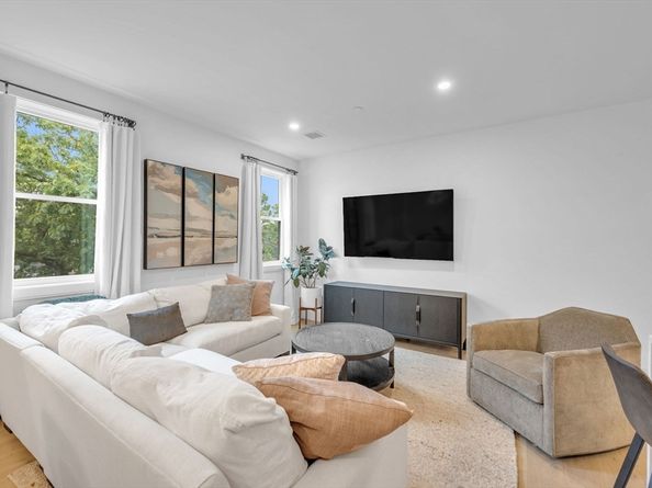 5245 Washington St 5, Boston MA 02132