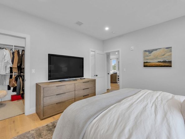 5245 Washington St 5, Boston MA 02132
