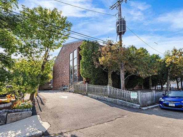 10 Roberts St 14, Somerville MA 02145