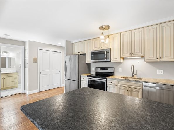 10 Roberts St 14, Somerville MA 02145