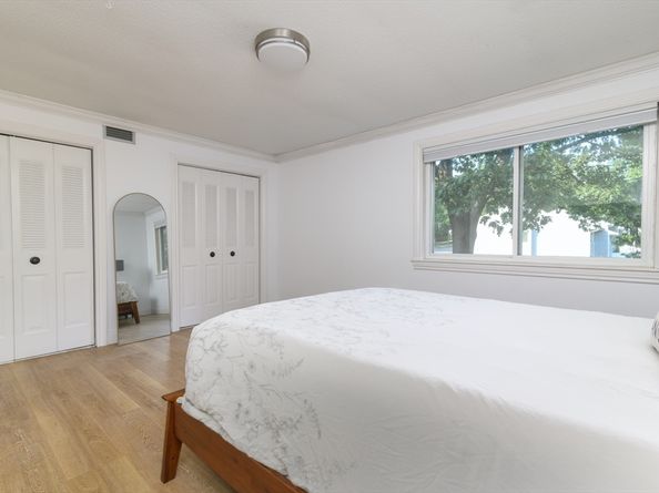 5 Beals Cove Rd E, Hingham MA 02043