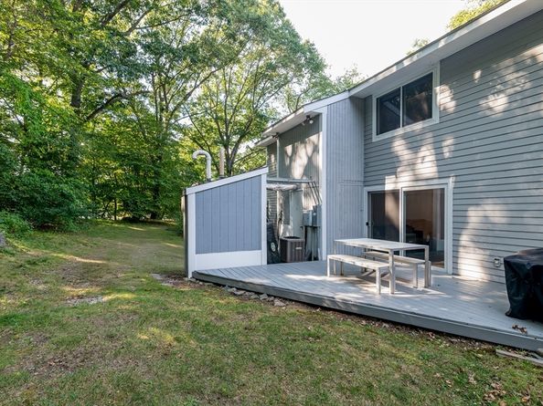 5 Beals Cove Rd E, Hingham MA 02043