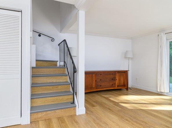 5 Beals Cove Rd E, Hingham MA 02043
