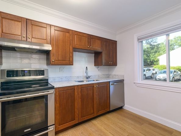5 Beals Cove Rd E, Hingham MA 02043