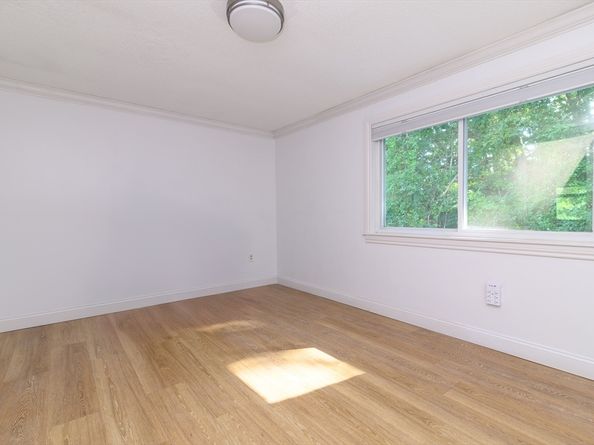 5 Beals Cove Rd E, Hingham MA 02043