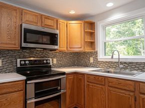 30 Powderhorn Ln, Holliston MA 01746