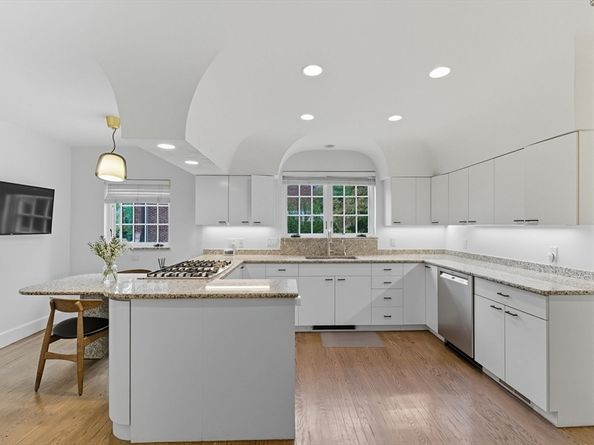 31 West Boulevard Rd, Newton MA 02459