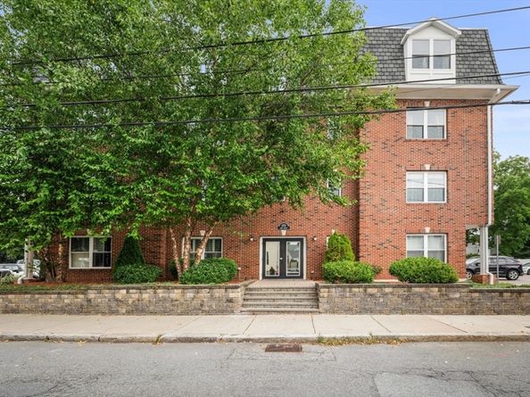 179 Park St 201, Medford MA 02155
