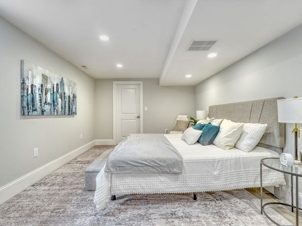 33 Hamilton St 1, Medford MA 02155