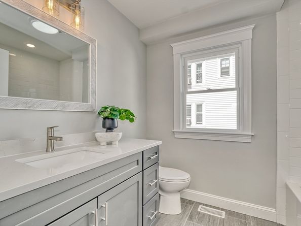 33 Hamilton St 1, Medford MA 02155