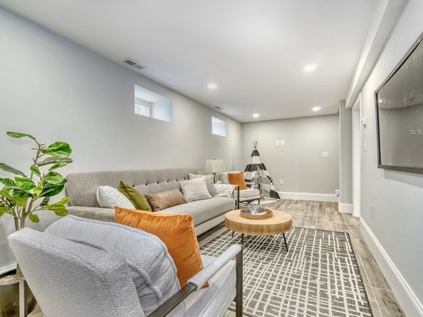 33 Hamilton St 1, Medford MA 02155