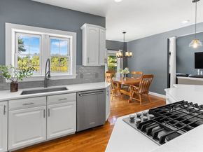 10 Dunham Pond Rd, Lakeville MA 02347