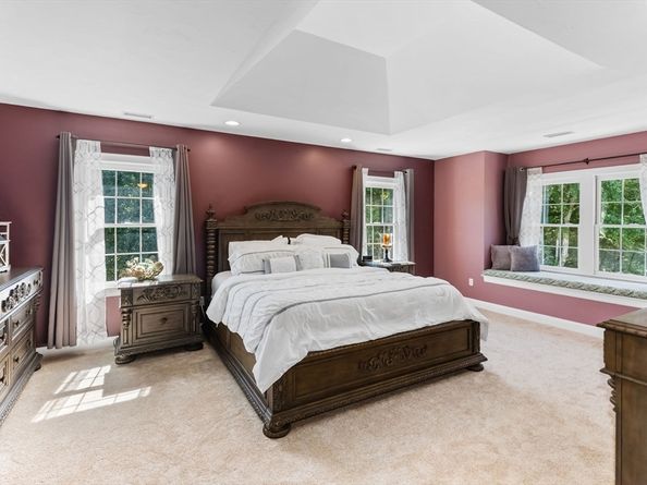 10 Dunham Pond Rd, Lakeville MA 02347