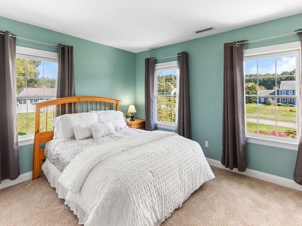 10 Dunham Pond Rd, Lakeville MA 02347