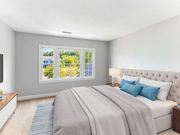 10 Dunham Pond Rd, Lakeville MA 02347