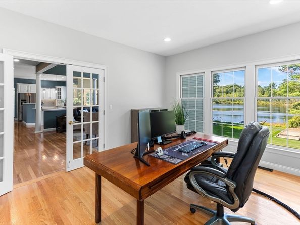 10 Dunham Pond Rd, Lakeville MA 02347