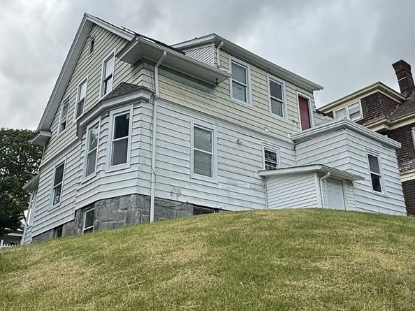 12 Stoneland Rd, Worcester MA 01603
