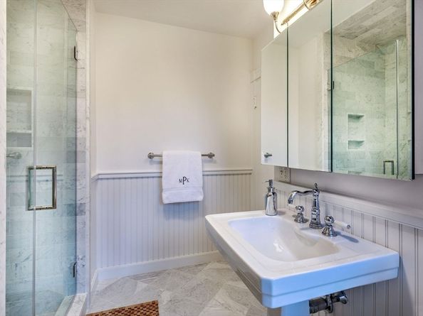 5 Main Dr, Wenham MA 01984