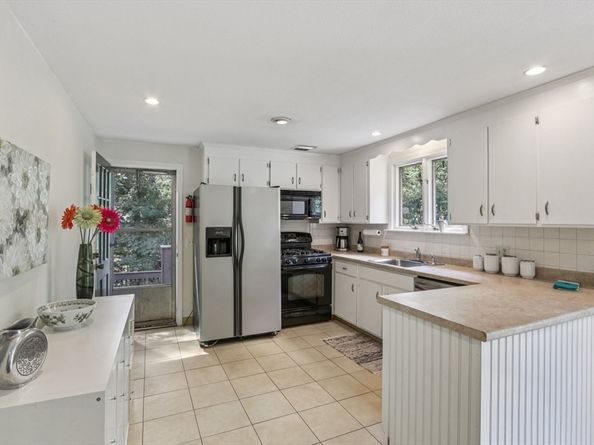318 Harvard Rd, Stow MA 01775