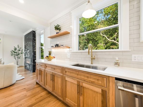 3 Colburn St 2, Gloucester MA 01930