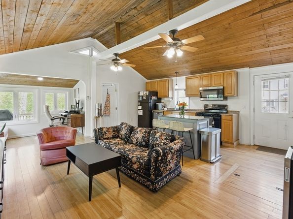 12 Stoney Dr, Billerica MA 01862