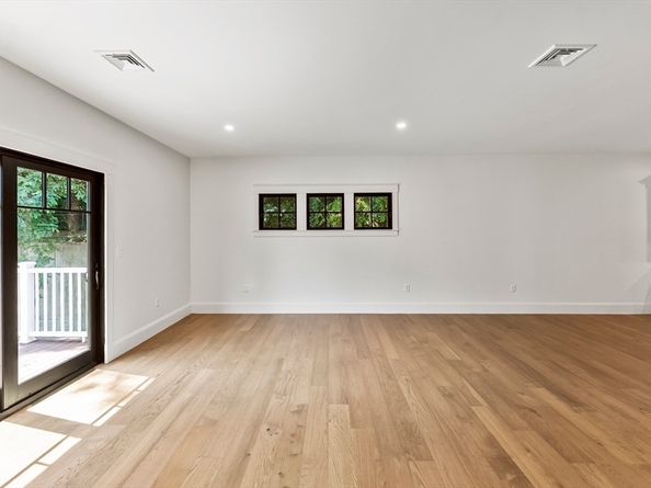 134 Court St 12, Plymouth MA 02360