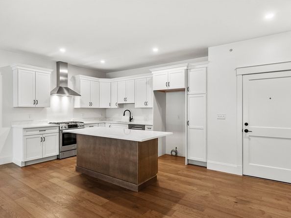 134 Court St 12, Plymouth MA 02360