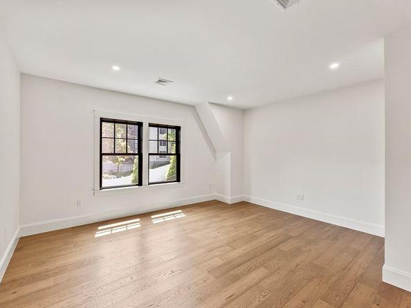 134 Court St 12, Plymouth MA 02360