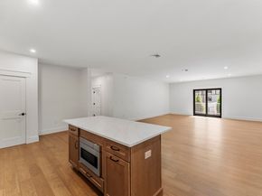 134 Court St 12, Plymouth MA 02360