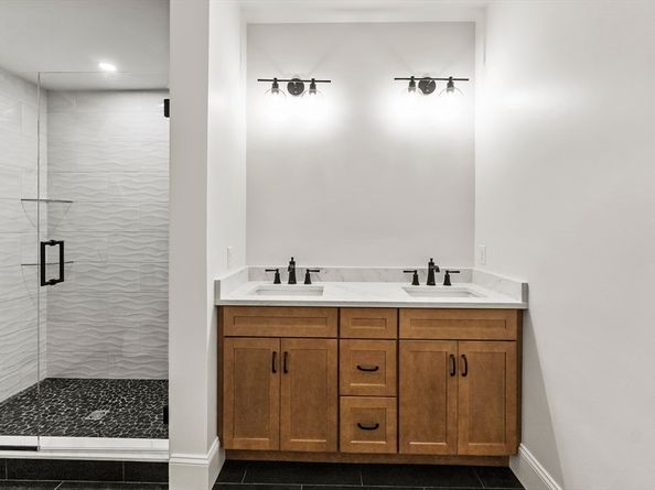 134 Court St 12, Plymouth MA 02360
