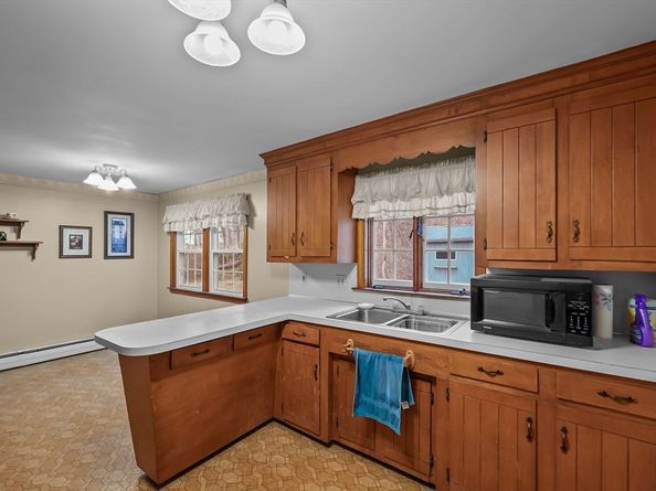 11 Federal St, Blackstone MA 01504
