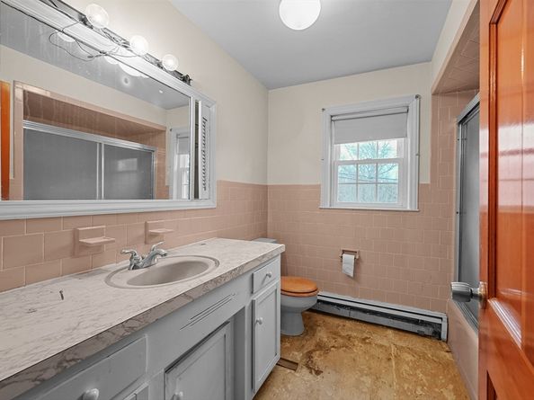 11 Federal St, Blackstone MA 01504