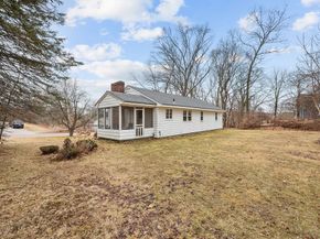11 Federal St, Blackstone MA 01504