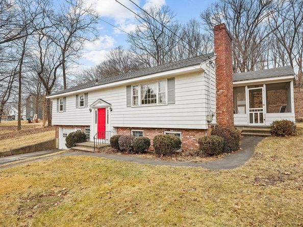 11 Federal St, Blackstone MA 01504