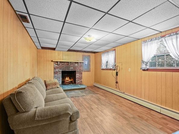 11 Federal St, Blackstone MA 01504
