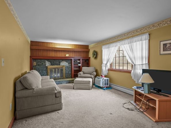11 Federal St, Blackstone MA 01504