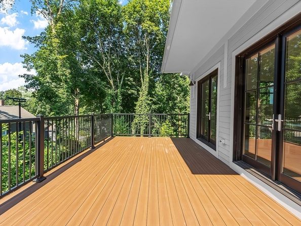 20 Oakland Street, Wellesley MA 02481